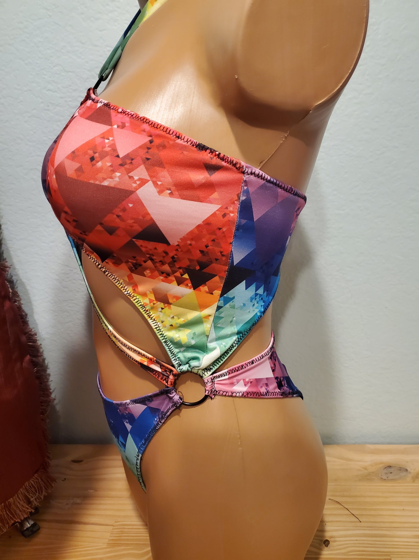 🌈 💎 on  Leo Monokini